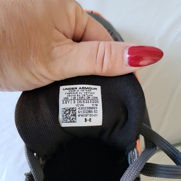 KIDS Under Armour sneakers Size 3.5 - Picture 5 of 5